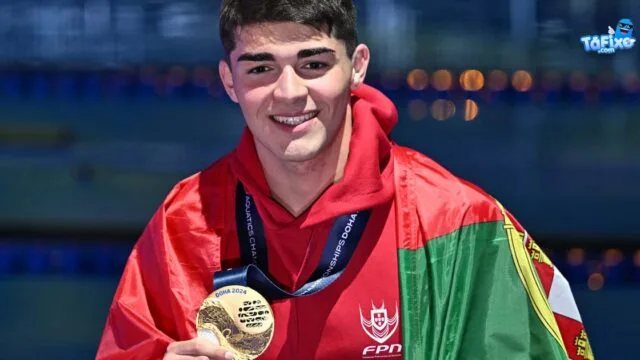 Histórico: Diogo Ribeiro é campeão dos 50 metros mariposa em Doha